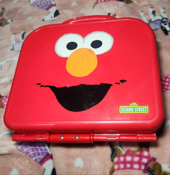 Sesame Street Elmo's On The Go Letters 2017 - Picture 2 of 12